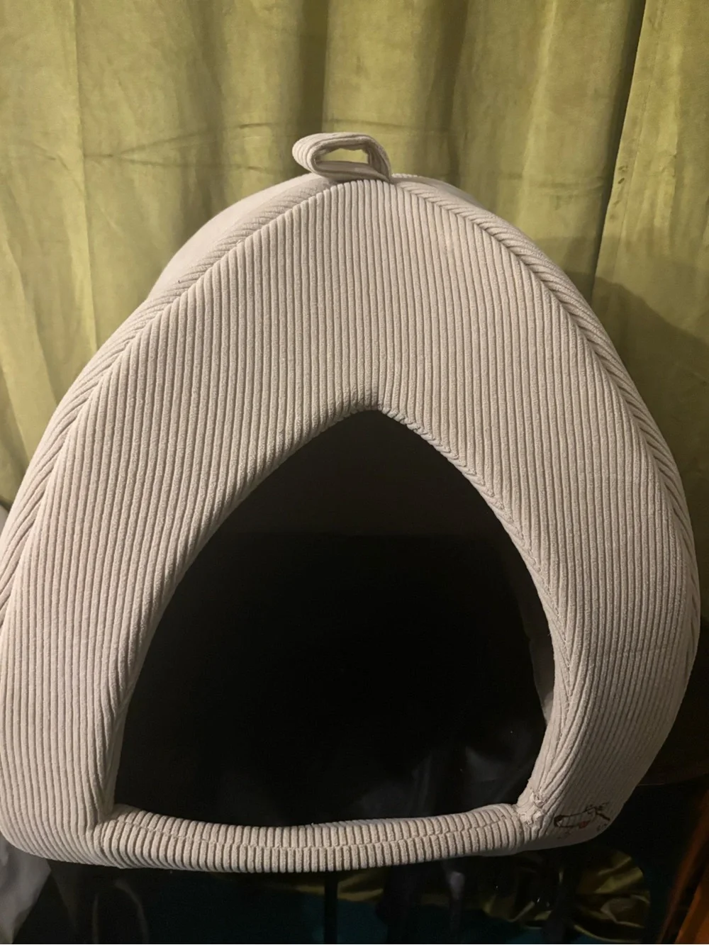 Cozy Pet Cave Bed : Used